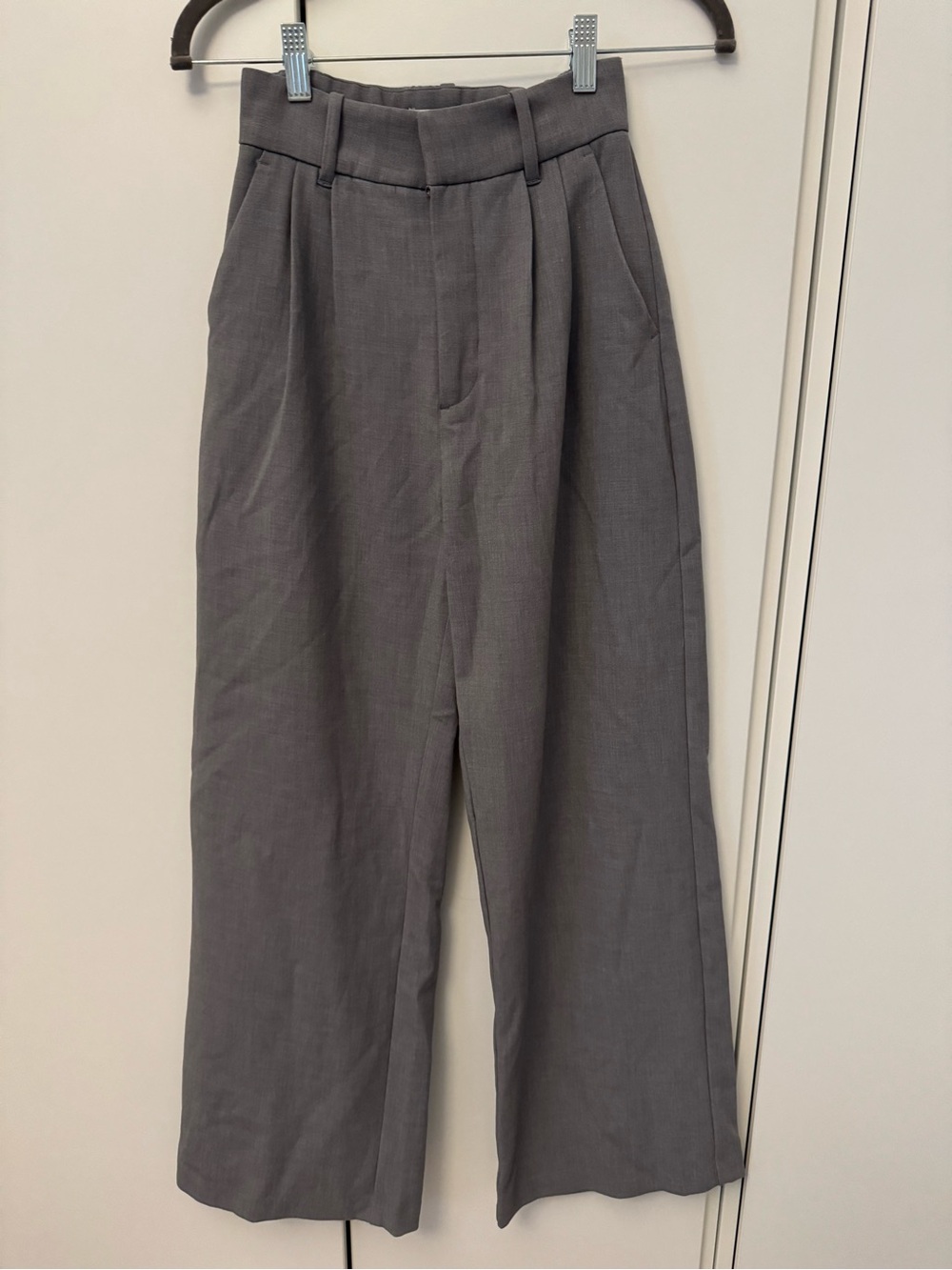 Abercrombie & Fitch Gray Pleated High-Waist Women’s Pants, size XS